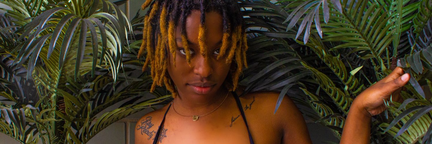 A M A R I 🦂🌞🦋 photo