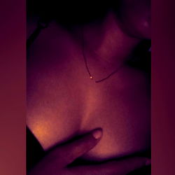 OnlyFans Model Reveals Her Identity on Social Media