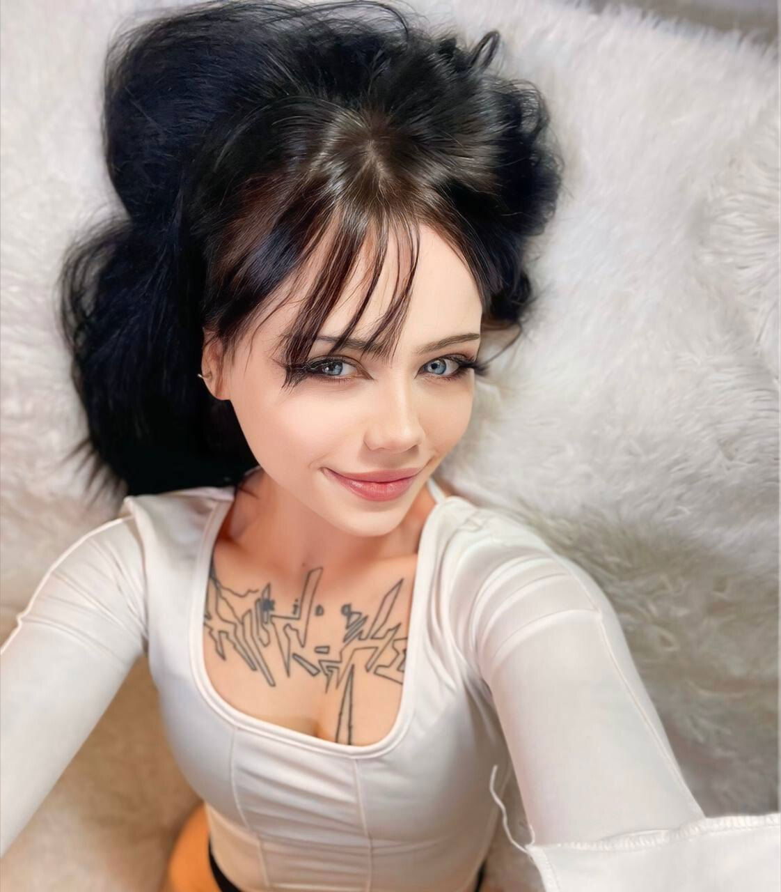 Jenna Sanders 🕊️ photo