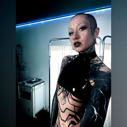 Vida, the OnlyFans Model with Cyberpunk Aesthetics