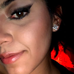 Pamela LO - Glamorous Model with a Confident Smile