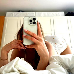 OnlyFans Model Mia❤️🇩🇪🇬🇧 in a Bedroom