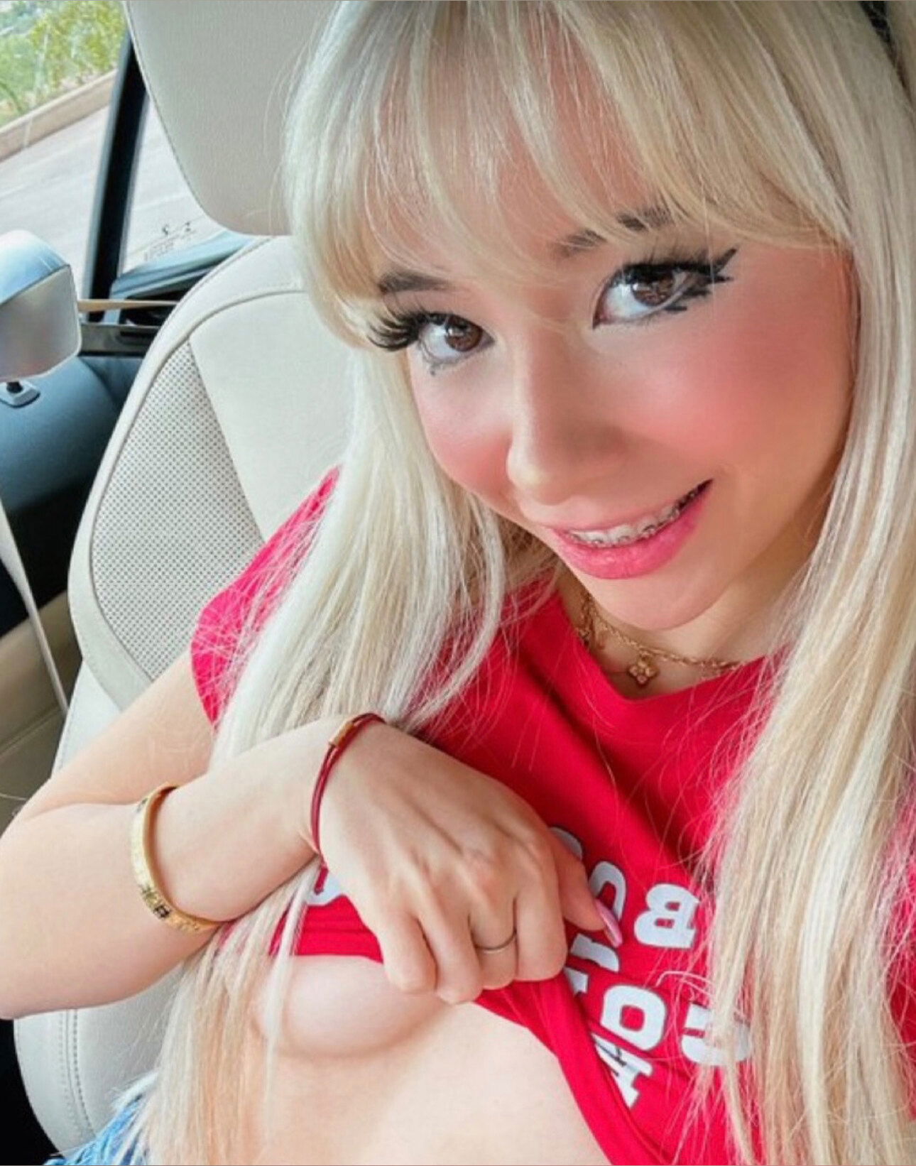 Izzy Skye 🐾 photo