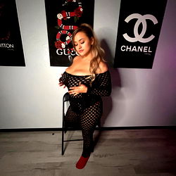 Onlyfans Model Mystic Doll in a Seductive Pose at an Event