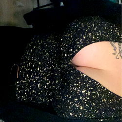 Attentionhobit - Model Photo