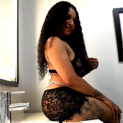 OnlyFans Model KallMeKennedy from Houston TX Poses in Lingerie