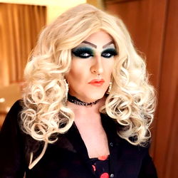 Amandasubcd, a striking model from Hull