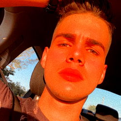 Manu Manu in Los Angeles