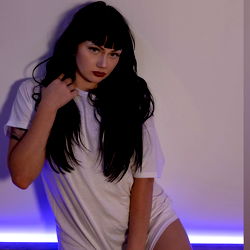 Dalilah: A Striking Model in an OnlyFans Photo