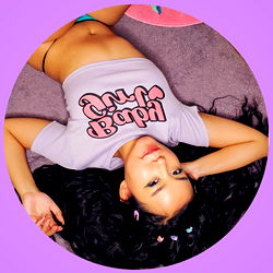 Model NixiePixieV in a seductive pose