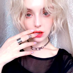 Asagi Nanami: A Photoshoot of Style and Substance