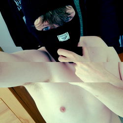 Shirtless OnlyFans Model Posing with Cell Phone in Selfie