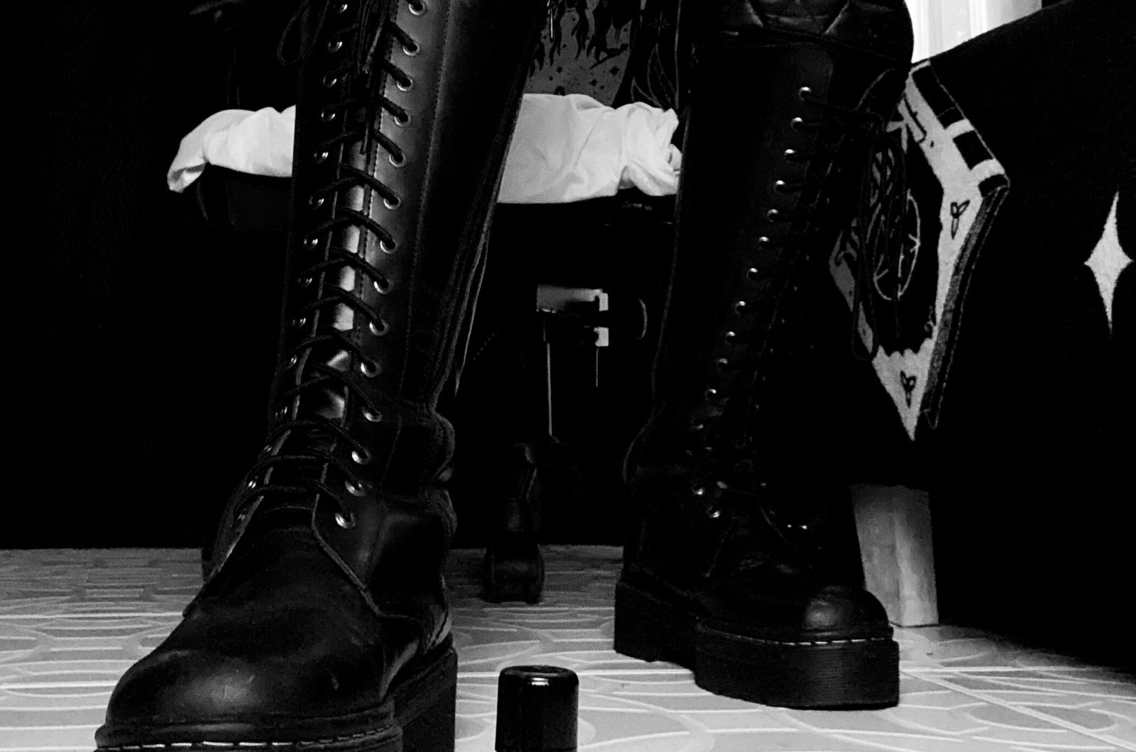 𝖆𝖑𝖑 𝖍𝖚𝖗𝖙𝖘 photo