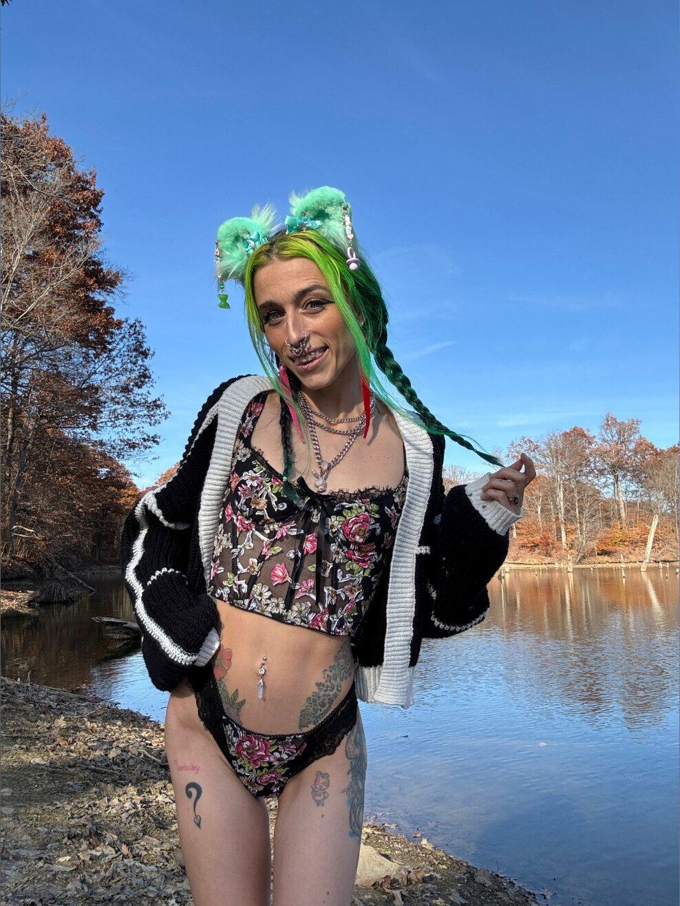 🪶 𝑾𝒆𝒂𝒍𝒕𝒉 𝘸𝘩𝘪𝘴𝘱𝘦𝘳𝘴, 𝑰 𝑳𝒊𝒔𝒕𝒆𝒏 🌬️ photo