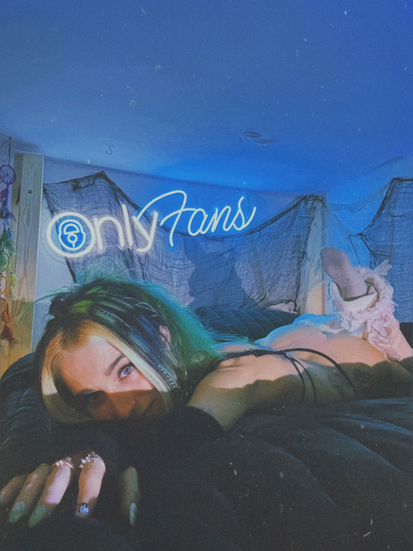 🪶 𝑾𝒆𝒂𝒍𝒕𝒉 𝘸𝘩𝘪𝘴𝘱𝘦𝘳𝘴, 𝑰 𝑳𝒊𝒔𝒕𝒆𝒏 🌬️ photo