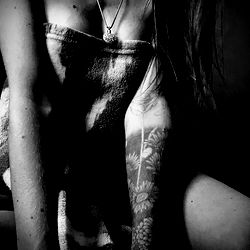 Allyx, Onlyfans model in a sultry pose