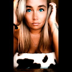 Alluring Model in Midwest