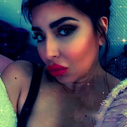 Sammouraaa88 Poses for OnlyFans