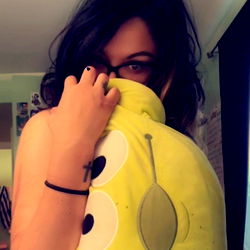 Stylish Alic3 in Oahu, Holding a Cute Stuffed Toy