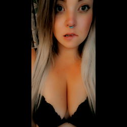 OnlyFans Model 🍑 in Lingerie