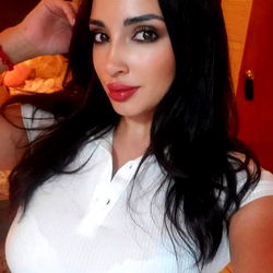 Dania Angelica Martinez Wilches, Model and Fitness Enthusiast