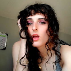 OnlyFans Model Alibunnns: Casual Yet Elegant