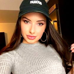 Molly Sims 🐰 photo