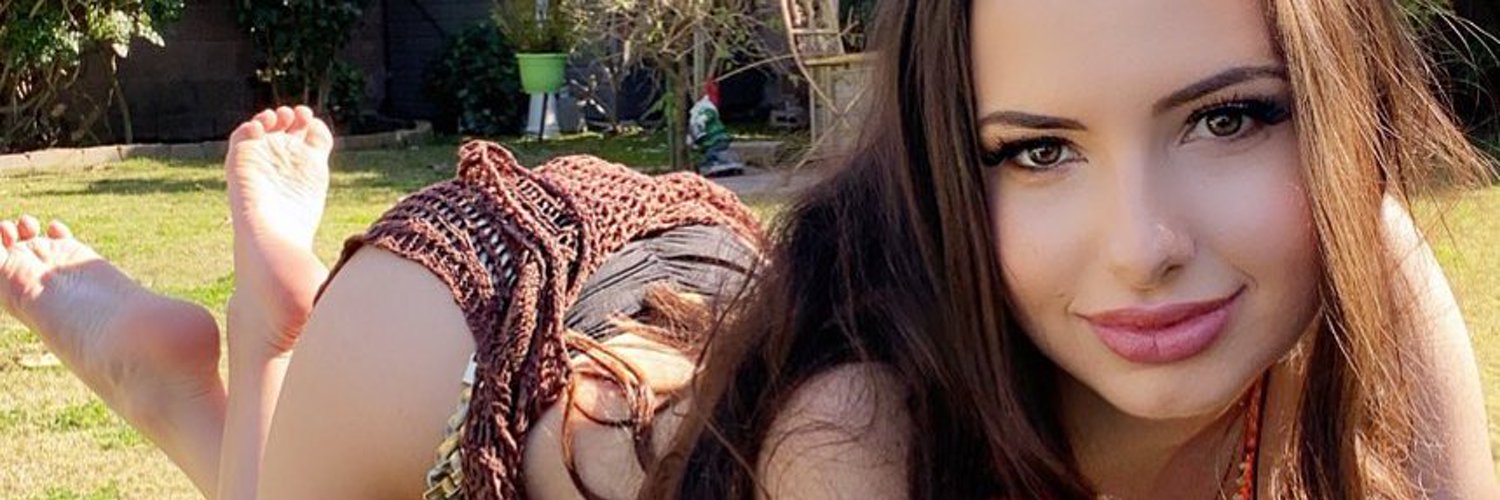 Molly Sims 🐰 photo