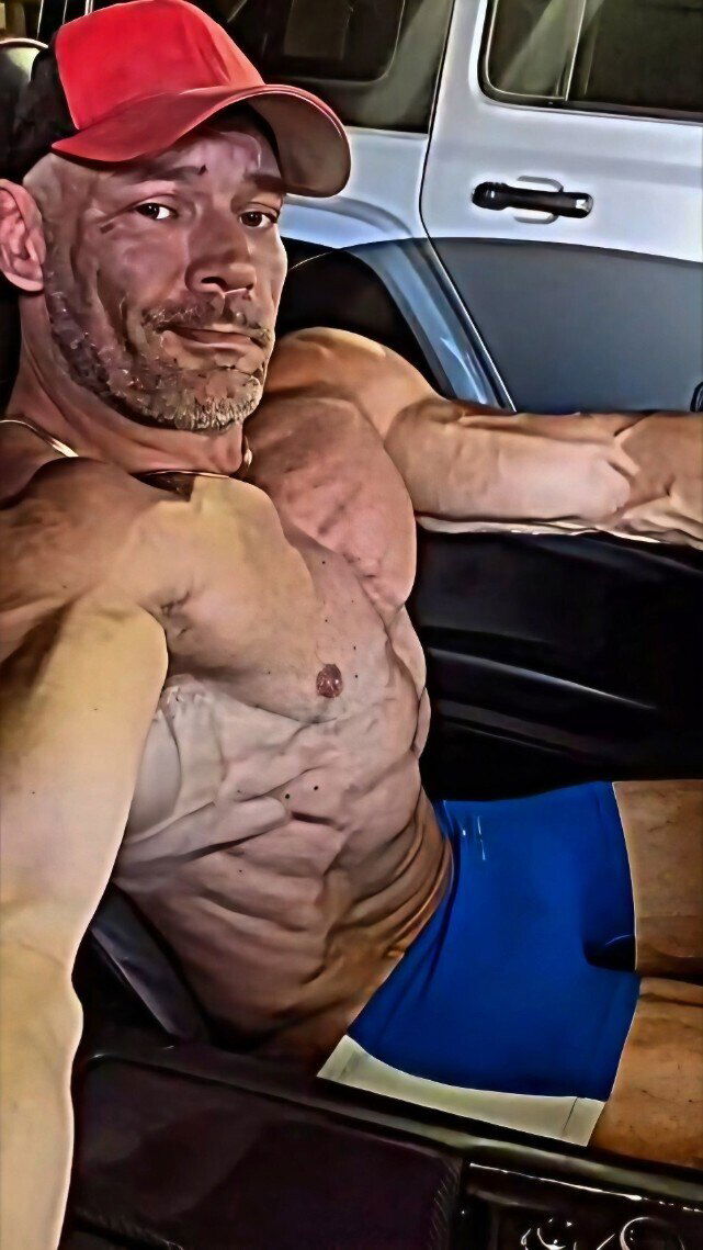 CashMaster AlphaRoidDaddy 💪🏼🧬🤑 photo