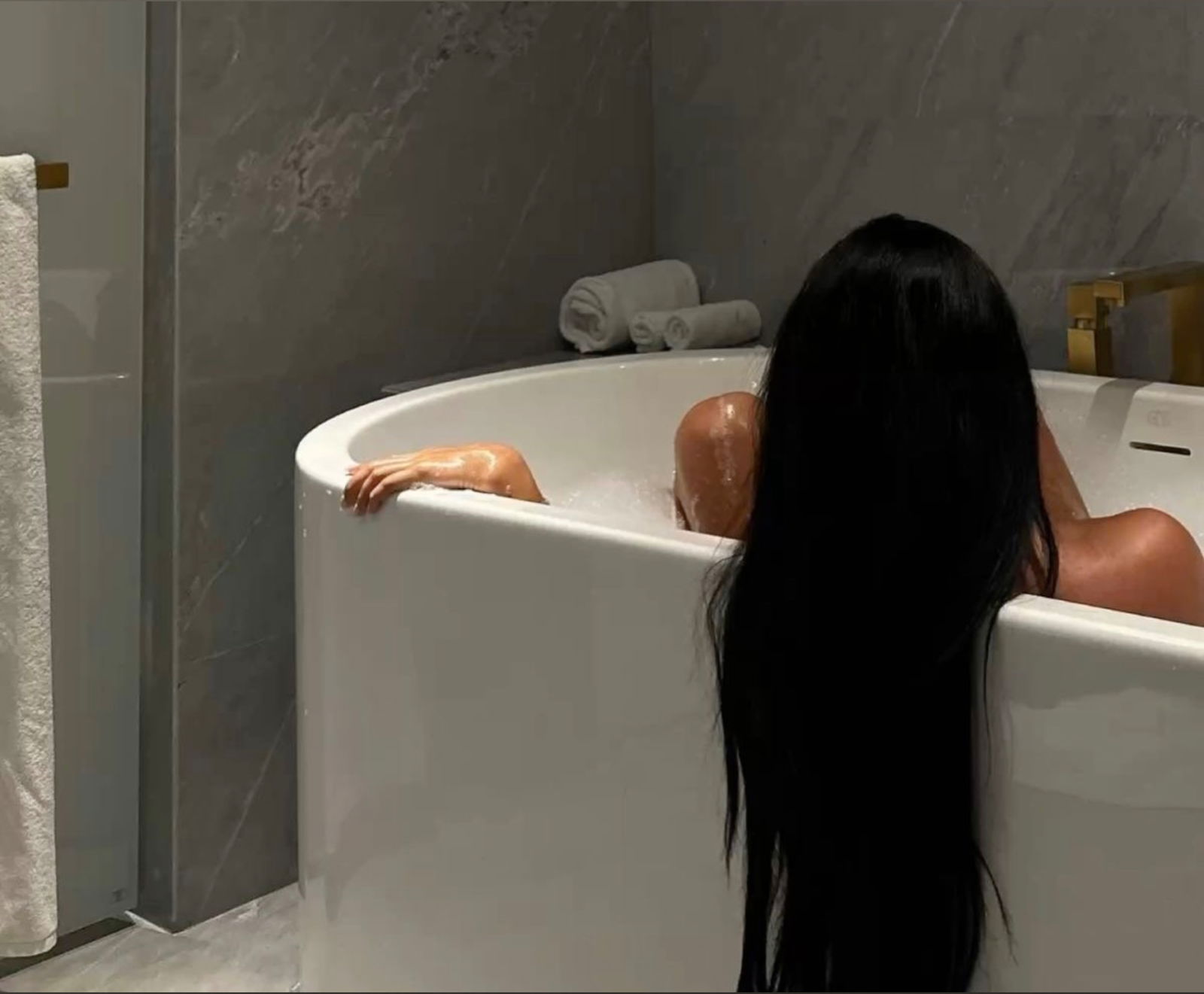 Alison dahiana photo