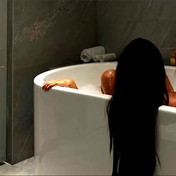 Alison dahiana photo