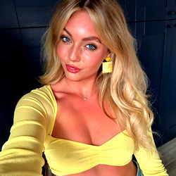 Mae winters 🍰 👩‍🦰 photo