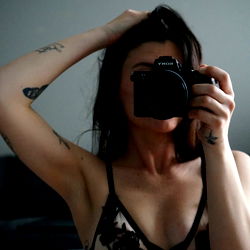 OnlyFans Model: A Photoshoot in Progress