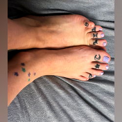 Vivian Arena's Toe Tattoos