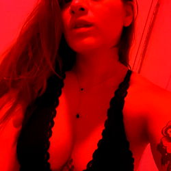 Julia Vicente's Elegant OnlyFans Photo