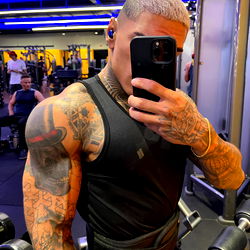 Exxtevao, a Tattooed Athlete, Shows off in the Gym