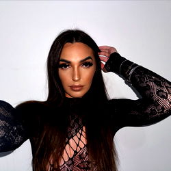 Karine: Elegant Evening Glamour