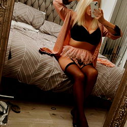 OnlyFans Model AngelDelight93x in a Hotel Room