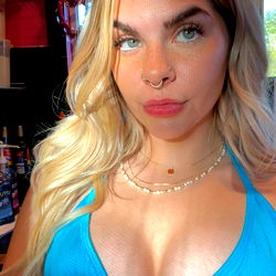 Dixie's OnlyFans Photoshoot at the Diner