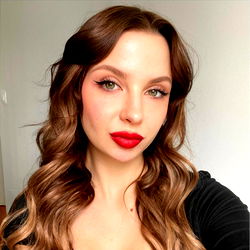 Mia Clark - OnlyFans Model