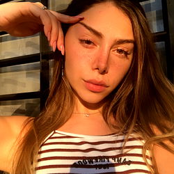 Agatha 🐱 - Sunlit Afternoon Outdoor Shoot