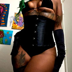 Stunning OnlyFans Model Alien's Racy Outfit