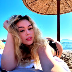 Cassandra 🍒 photo