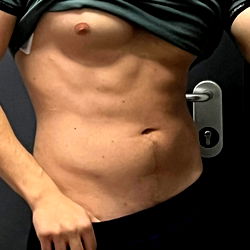 OnlyFans Model 'Cowboy_brady' Showcases Stomach Shot in Unique Lighting