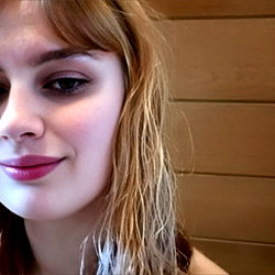 OnlyFans Model Sofie Tritt Eier