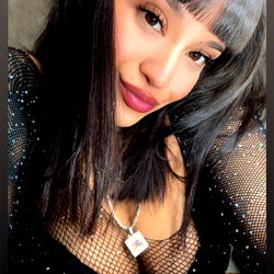 Onlyfans Model Aphoditesex Posing for Selfie