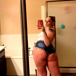 Onlyfans Model Lul Baby Poses for Photo in Bathroom