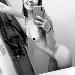 OnlyFans Model ★ Jayne: Striking a Pose in Wonderland