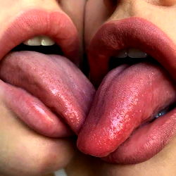 Intimate Kiss, OnlyFans' Valentina &amp; Alexa