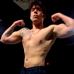 Brock Lee Reynolds: A Strong and Shredded Physique